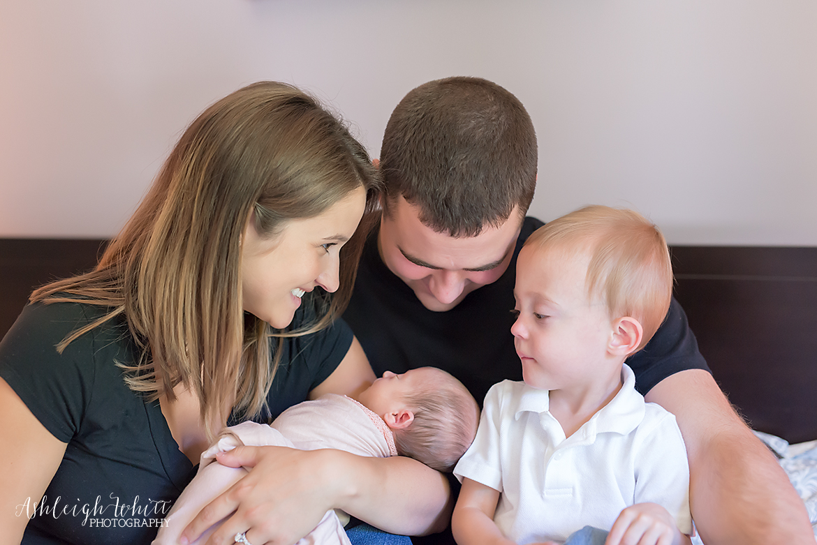 cleveland ohio lifestyle newborn photographer