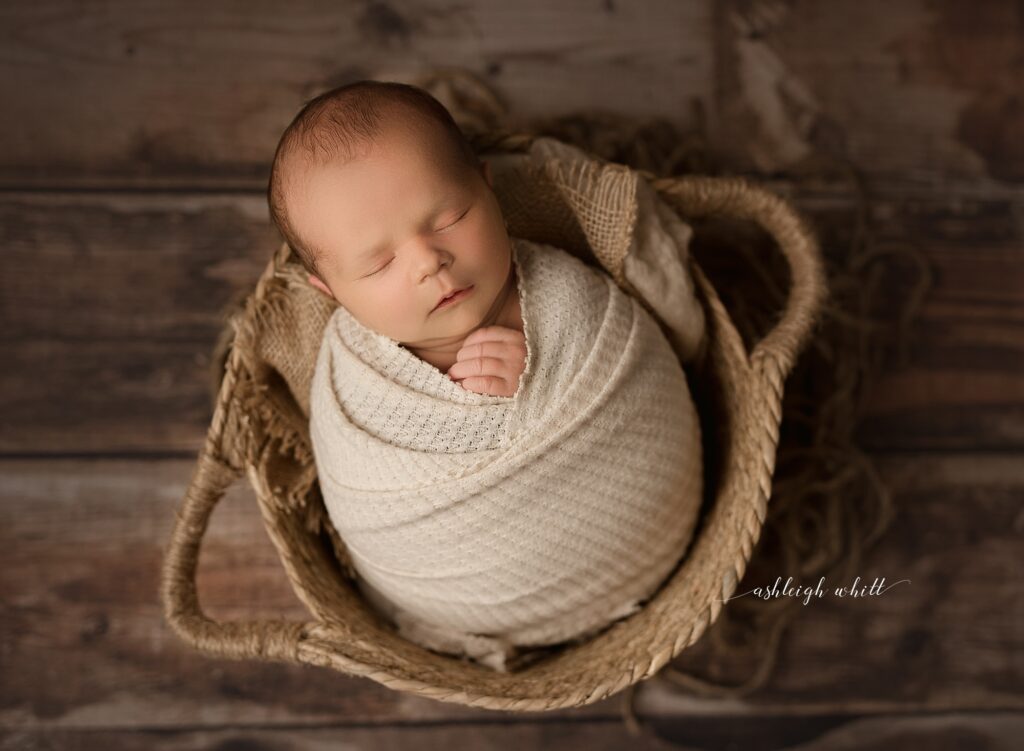 Newborn Photographer Brecksville